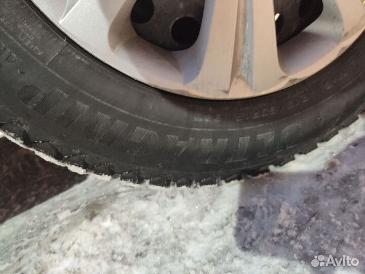 Goodyear Ultragrip Ice Arctic 215/60 R16