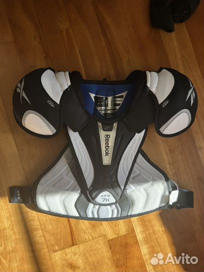 Нагрудник хоккейный reebok