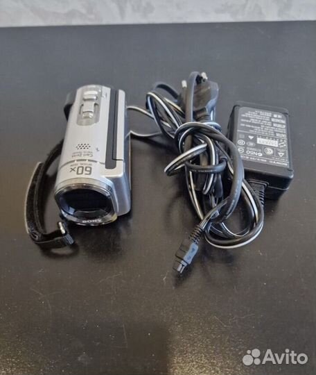 Видеокамера Sony DCR-SX63E