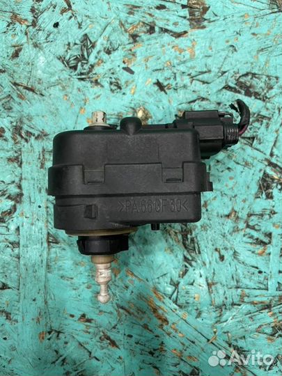 Корректор фар передний левый Nissan Primera P11