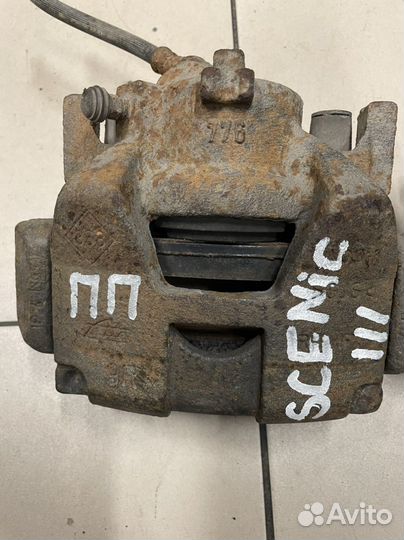 Суппорт тормозной передний Scenic 3 410016711R