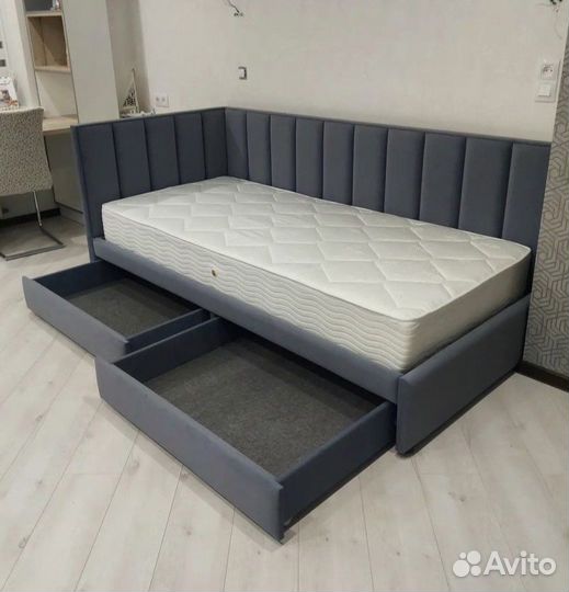 Кровать детская с выдвижными ящиками