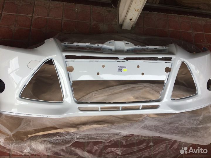 Форд Фокус 3 бампер передний цвет белый новый