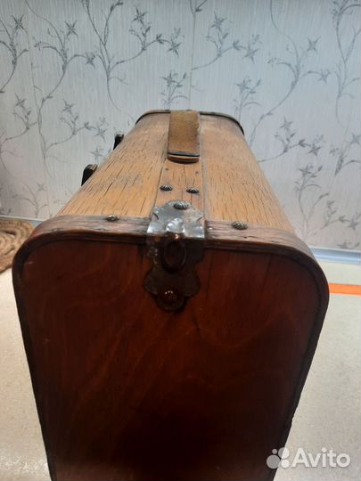 Старинный чемодан саквояж