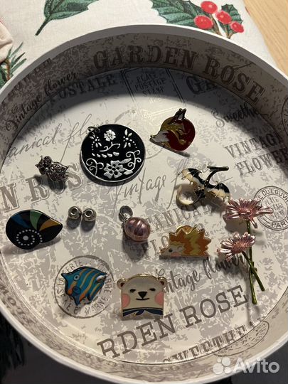 Броши и значки