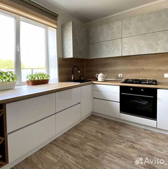 Кухня в потолок на заказ