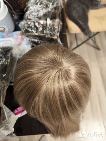 Парик блонд с челкой