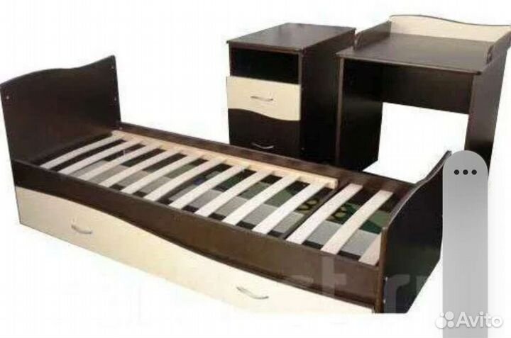 Детская кроватка с маятником, ящиком и тумбой/пеле