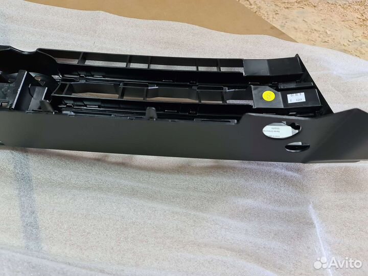 В наличии Решетка радиатора Volkswagen Teram