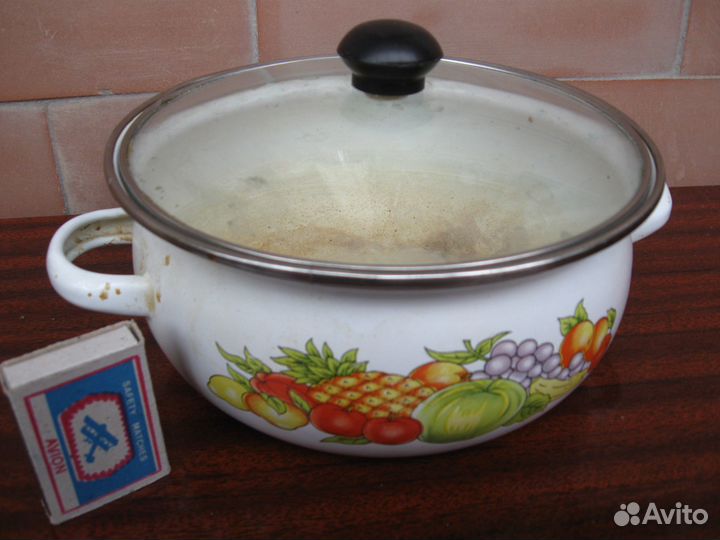 Кастрюля эмалированная