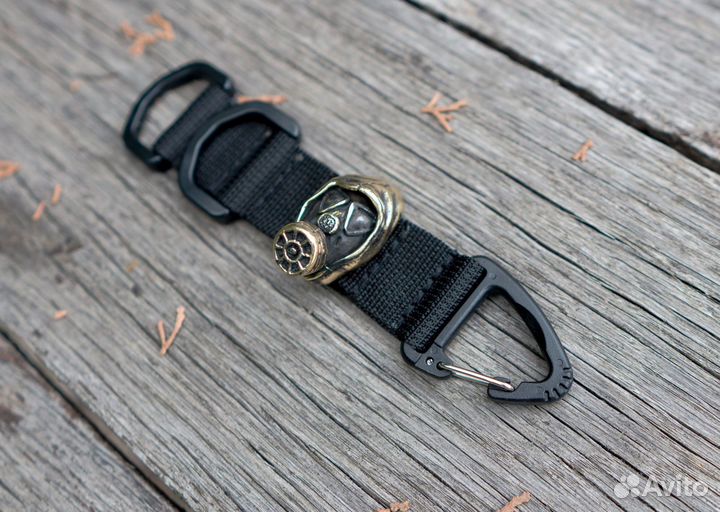 Бронзовый брелок на рюкзак с системой молле