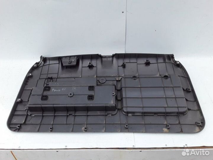 Обшивка крышки багажника задняя Toyota Land