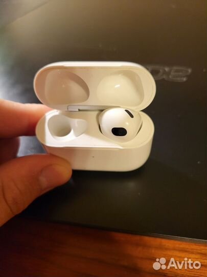 Airpods 3 (Кейс и правый наушник)