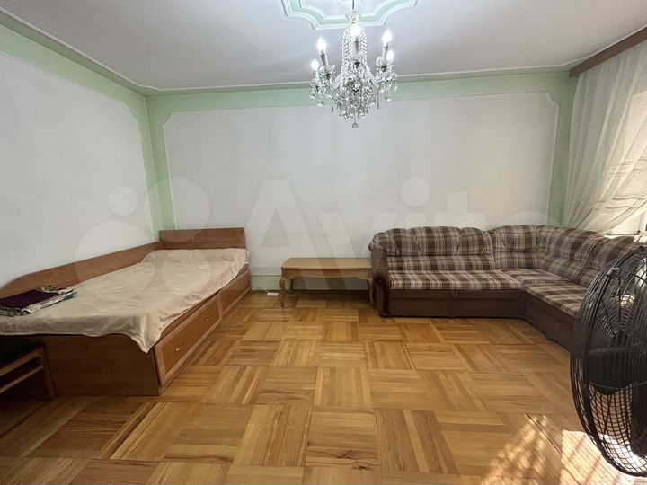 3-к. квартира, 100 м², 1/2 эт.