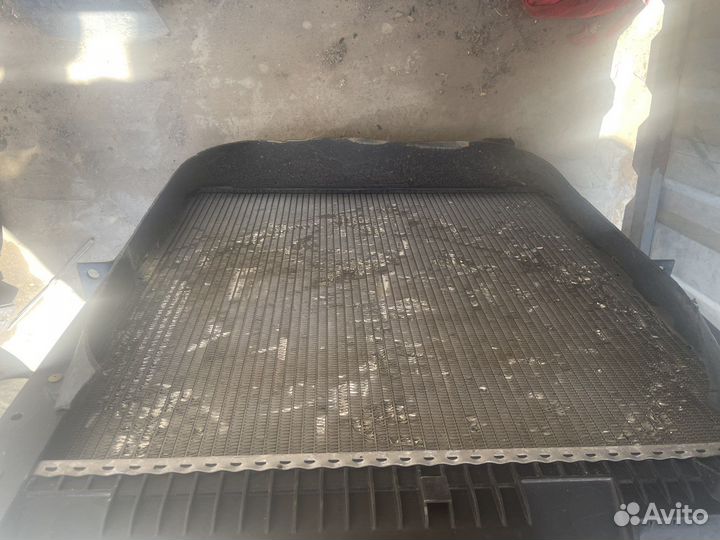 Радиатор охлаждения на Mersedes Benz