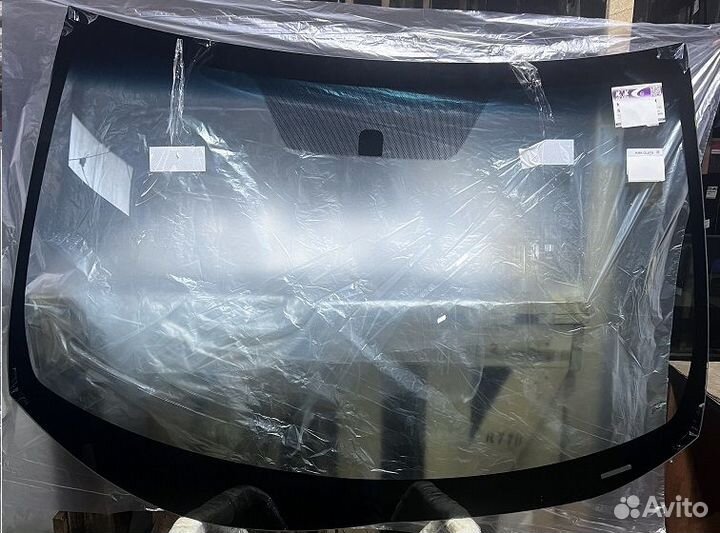 Лобовое стекло Chevrolet Tahoe 3 2007-2014 KMK gla