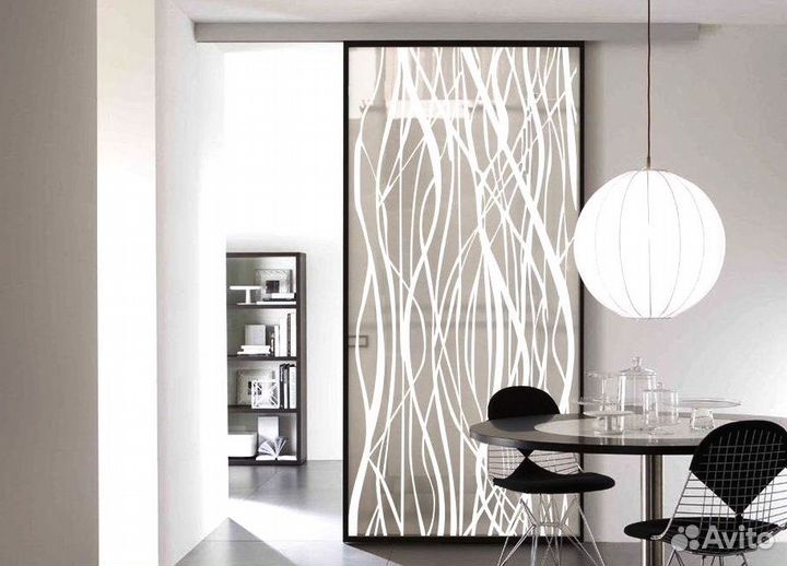 Стеклянная дверь на заказ