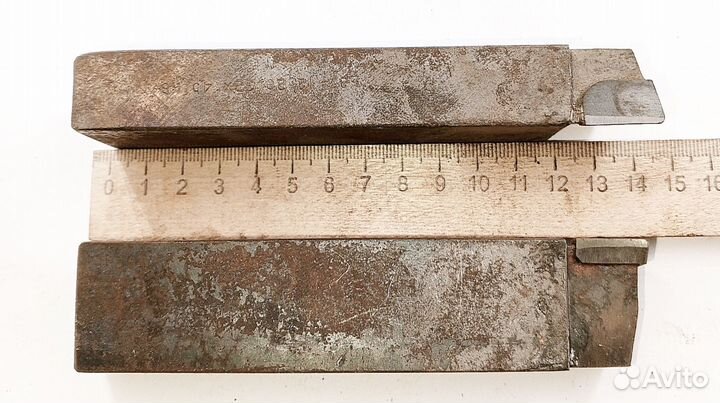 Резец проходной прямой упорный левый 32х20х140 вк8