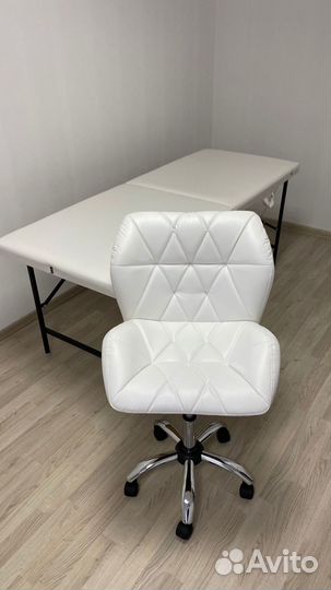 Кушетка и стул, этажерка матрас