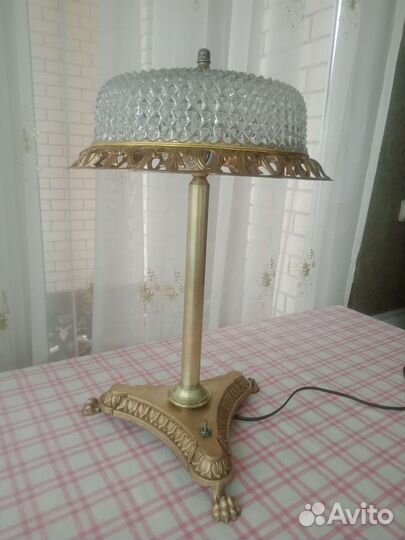 Настольная лампа