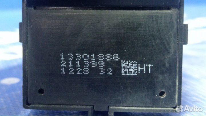 Кнопка стеклоподъемника Opel Astra J хэтчбек 2011