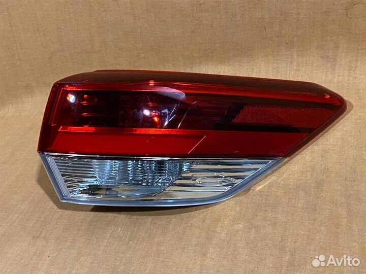 Фонарь задний правый Toyota Highlander III
