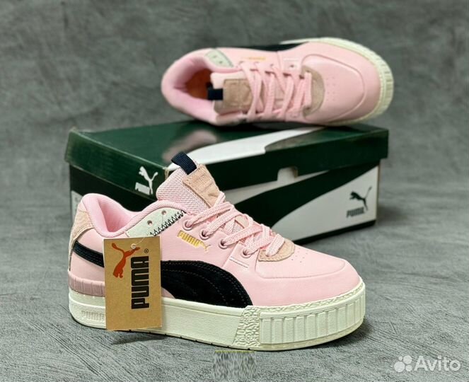 Кроссовки женские