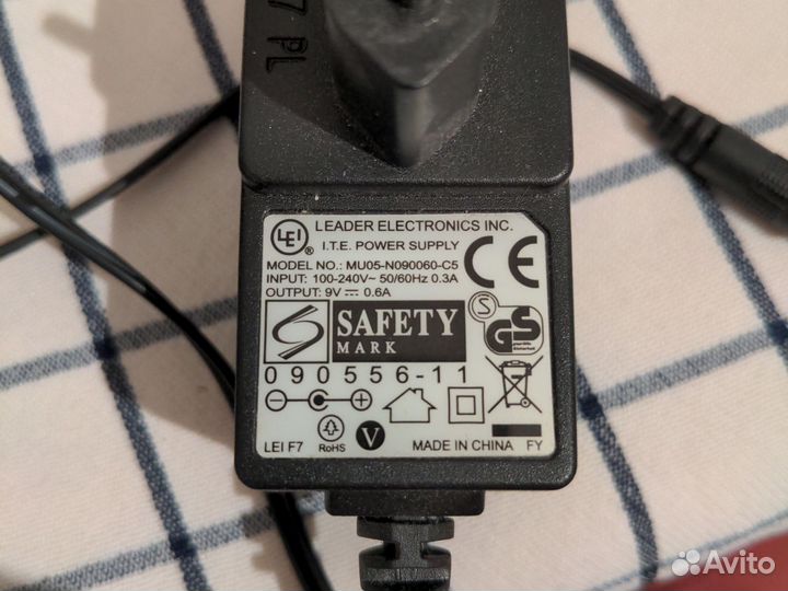 Адаптер 220В / 9В, 0.6А, Leader Electronics