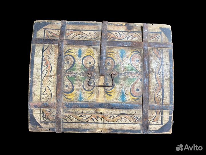 Старинный расписной сундук