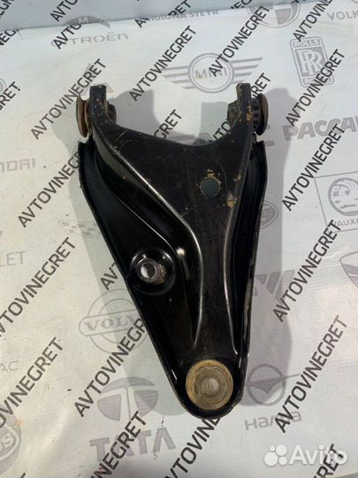 Рычаг передний левый Renault Logan 1
