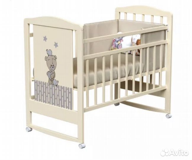 Детская кроватка с маятником