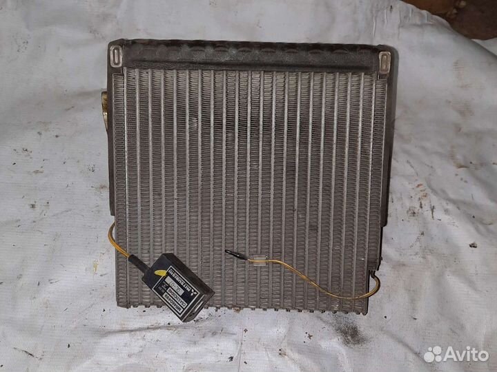 Радиатор кондиционера Mitsubishi carisma