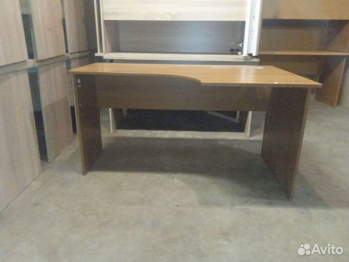 Стол офисный угловой