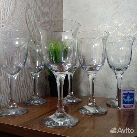 Бокалы, фужеры, рюмки