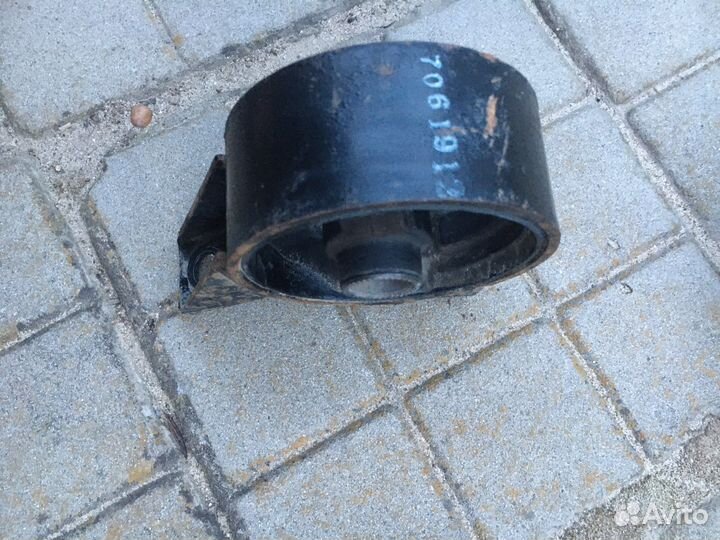 Опора двигателя передняя Hyundai Accent