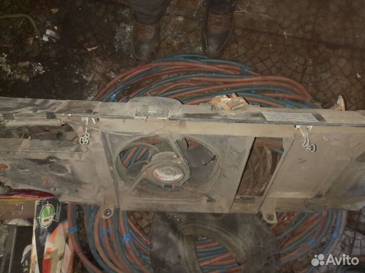 Передняя рамка радиатора пежо 405 1989 г.в