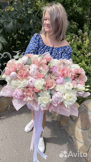 Композиция в корзине цветы