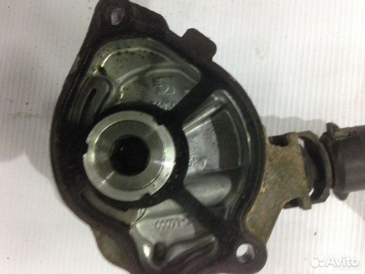 Насос вакуумный Mercedes-Benz