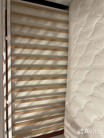 Детская кроватка с универсальным маятником