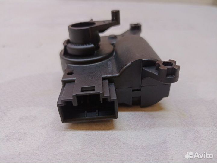 Моторчик заслонки отопителя Volkswagen Touareg 7L