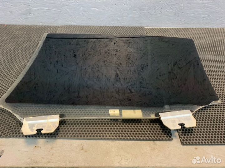 Стекло двери заднее правое Bentley Continental