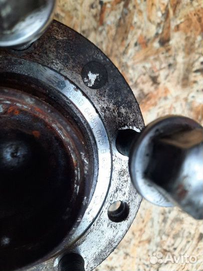 Ступица задняя Chrysler 200 2015