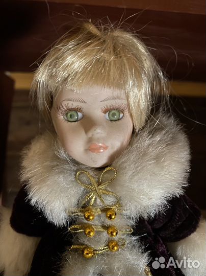Кукла фарфоровая