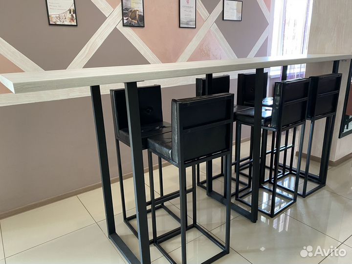 Барный стол и стулья
