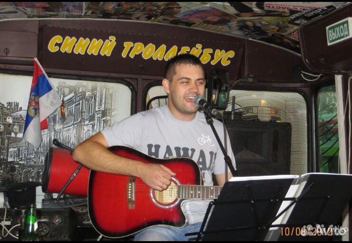 Гитарист певец на мероприятие