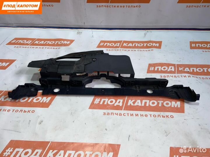 Накладка (кожух) замка капота Chevrolet Cruze 2010