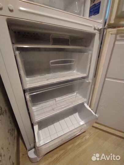 Холодильник indesit