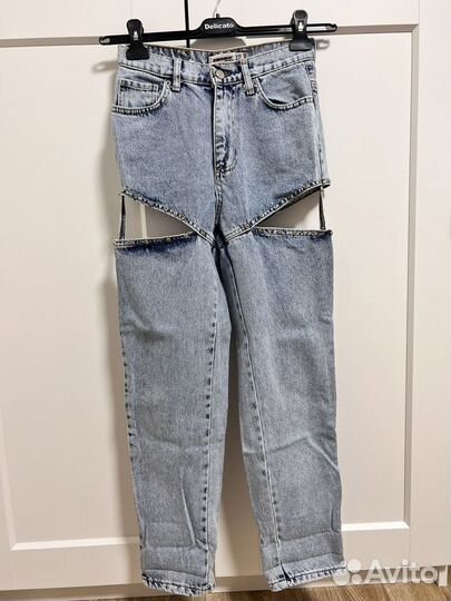Джинсы с вырезами женские