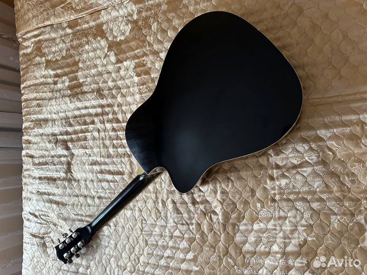 Акустическая гитара