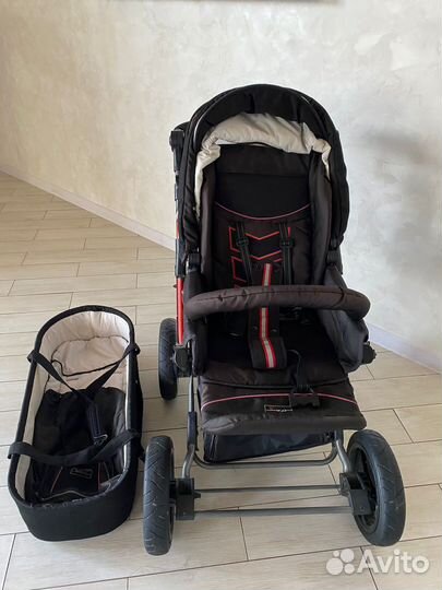 Детская коляска с люлькой
